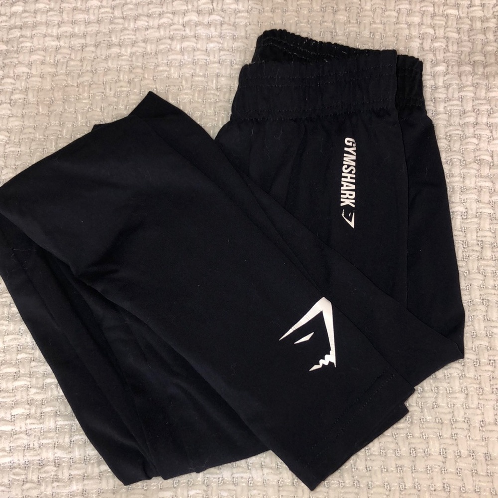 Gym shark leggings